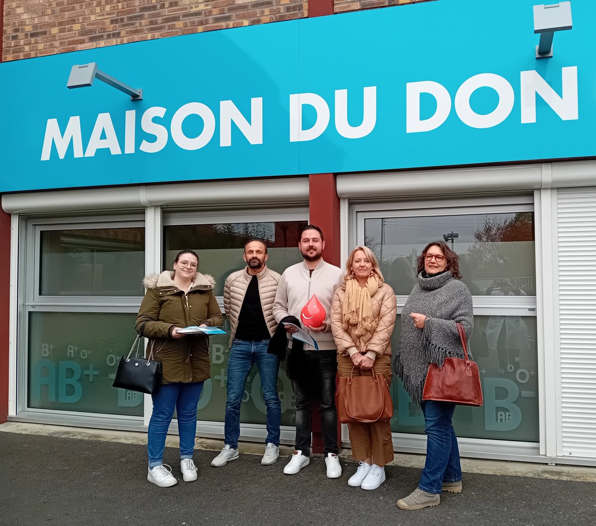Cinq de nos collaborateurs ont donné leur sang la semaine dernière à la Maison du Don de Charleville-Mézières. 🩸

Merci à eux pour leur geste solidaire ! 🤝

#dondusang #EFS #solidarité #HABITAT08