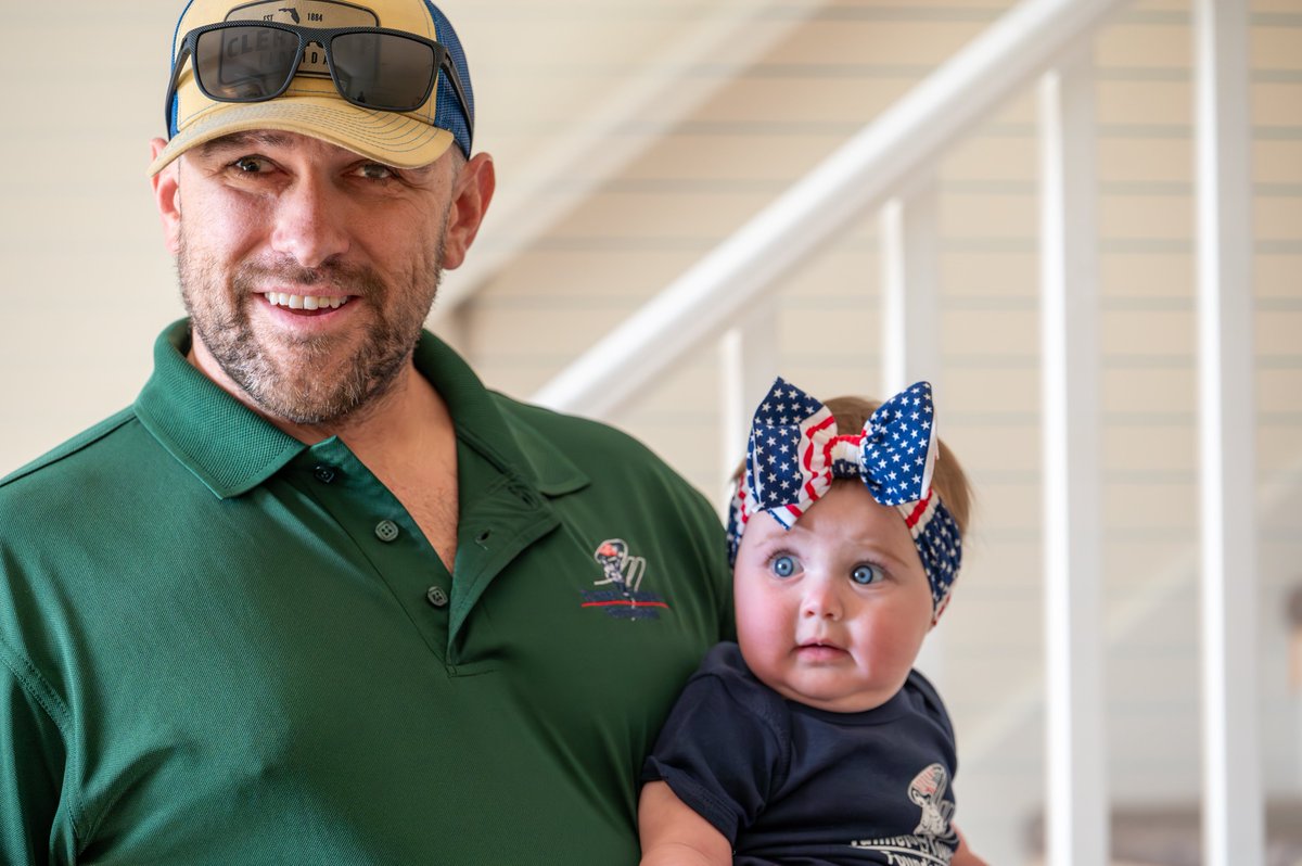Tunnel2Towers's tweet photo. In a private ceremony, the Tunnel to Towers Foundation welcomed Navy SEAL Christopher Serle to his newly renovated smart home in Minneola, Florida, and announced that his mortgage has been paid in full. ❤️ 🇺🇸 https://t.co/OBnt1yWZ6Q