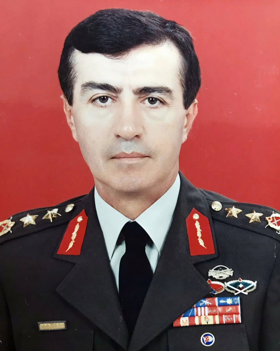 E. Tümgeneral Osman Pamukoğlu, terörün sıfırlanması için Diyarbakır'da yeniden 6. orduyu, dağlarda da kasırga tümeni kurulmasını önerdi.