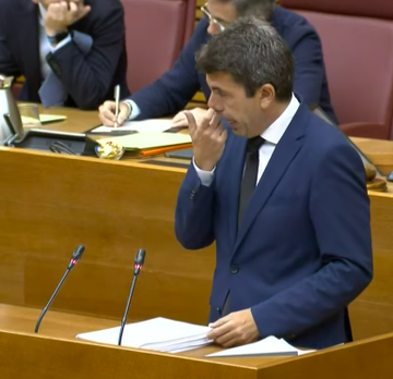 El hilo de Mazón empezaba así (no sé si soy yo o es X, pero últimamente no paran de pasar cosas raras). Disculpad! (Después lo cuelgo bien en bsky.app/profile/politi…)

"Al cuerpo no le gusta mentir. Por eso cuando la mente ordena un engaño, el lenguaje corporal colapsa. De niños