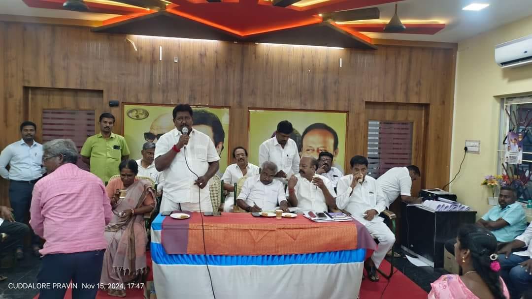 Karthickr1985's tweet photo. மாண்புமிகு தமிழக வேளாண் உழவர் நலத்துறை அமைச்சர் திருமிகு. @MRKPanneer avl ஆணைக்கிணங்க கடலூர் மாநகர திமுக சார்பில் அவசர செயற்குழு கூட்டம் இன்று மாலை 5 மணி அளவில் கடலூர் மாநகர திமுக அலுவலகத்தில் மாநகர செயலாளர் திரு. K S Raja Dmk  avl தலைமையில் நடைபெற்றது.

@arivalayam

@DMKITwing https://t.co/xRnhCZhSnm