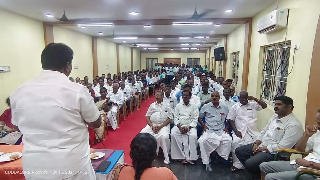 Karthickr1985's tweet photo. மாண்புமிகு தமிழக வேளாண் உழவர் நலத்துறை அமைச்சர் திருமிகு. @MRKPanneer avl ஆணைக்கிணங்க கடலூர் மாநகர திமுக சார்பில் அவசர செயற்குழு கூட்டம் இன்று மாலை 5 மணி அளவில் கடலூர் மாநகர திமுக அலுவலகத்தில் மாநகர செயலாளர் திரு. K S Raja Dmk  avl தலைமையில் நடைபெற்றது.

@arivalayam

@DMKITwing https://t.co/xRnhCZhSnm