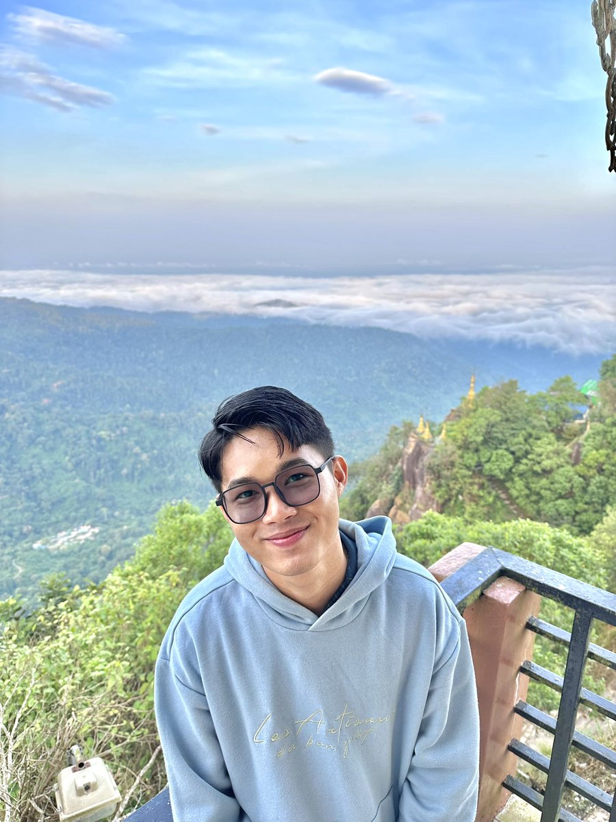 htetshinnthant's tweet photo. ကျိုက်ထီးရိုးဘုရား https://t.co/PNH7zQAUXh