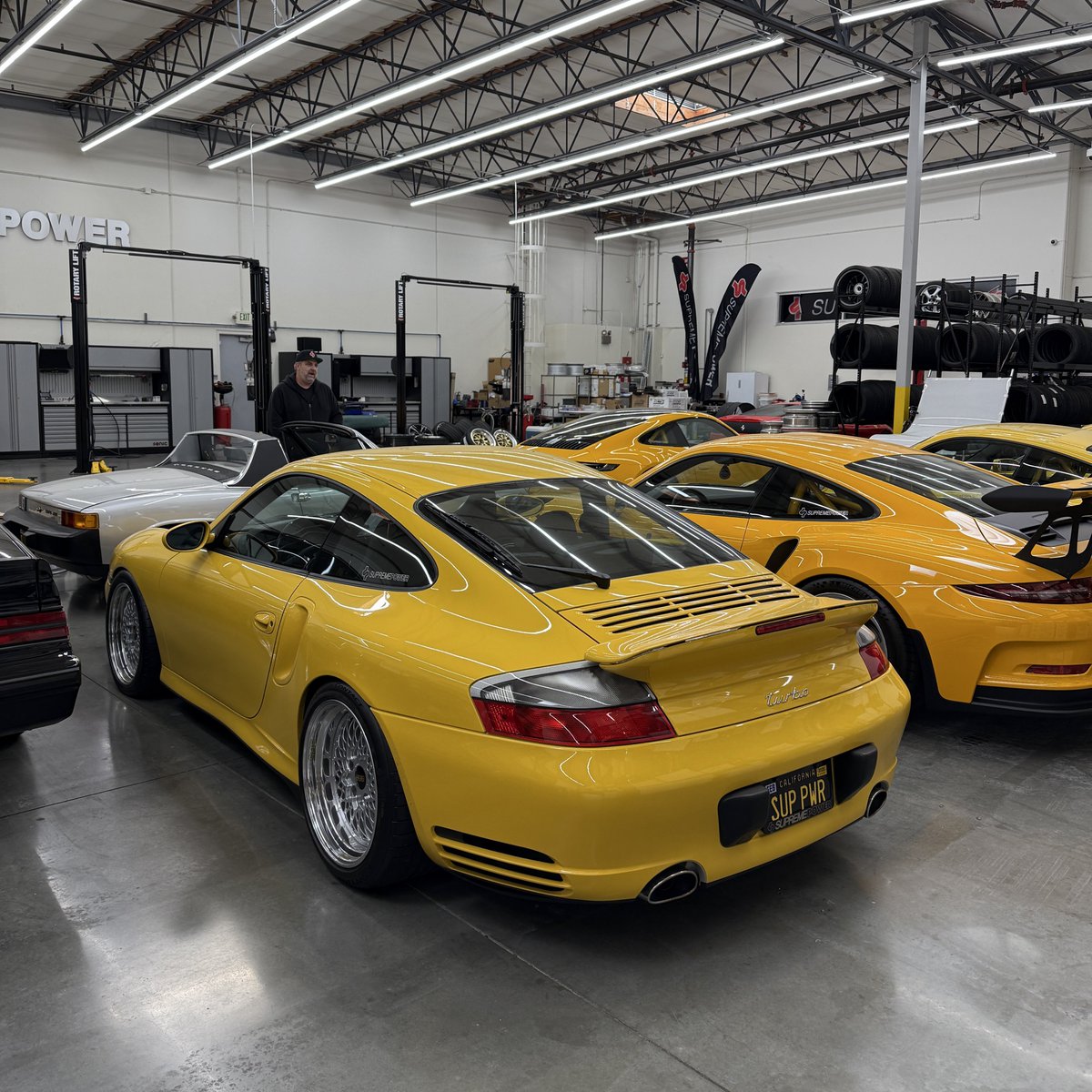 KFLETCH___'s tweet photo. Visiting some unicorns today. Signal Yellow 991 GT3RS, Speed Yellow GT2’s and Turbo’s. Oh My. Supreme Power in Anaheim, CA. 🔥 https://t.co/l3y7BUU1Yj