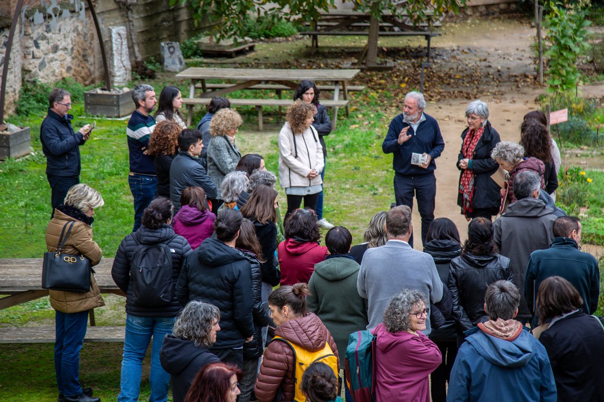 Museu_Terra's tweet photo. 📸 VII Jornada de #ParcsNaturals i #Museus
🍁 Una seixantena de persones vinculades als museus etnològics i als Parcs Naturals de Catalunya han participat avui en la setena edició d'una jornada que enguany ha girat al voltant de l'educació comunitària i transformadora, entenent els museus com a espais d’aprenentatge i de sensibilització essencialment connectats a l’entorn natural i paisatgístic en el qual se situen.
👥 Organitzat per la Xarxa de Museus d'Etnologia, el PNIN de Poblet, la Generalitat de Catalunya i el #MuseuTerra de la Fundació Carulla.