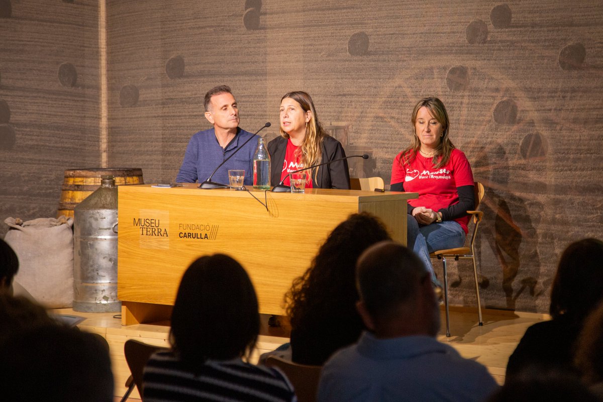 Museu_Terra's tweet photo. 📸 VII Jornada de #ParcsNaturals i #Museus
🍁 Una seixantena de persones vinculades als museus etnològics i als Parcs Naturals de Catalunya han participat avui en la setena edició d'una jornada que enguany ha girat al voltant de l'educació comunitària i transformadora, entenent els museus com a espais d’aprenentatge i de sensibilització essencialment connectats a l’entorn natural i paisatgístic en el qual se situen.
👥 Organitzat per la Xarxa de Museus d'Etnologia, el PNIN de Poblet, la Generalitat de Catalunya i el #MuseuTerra de la Fundació Carulla.