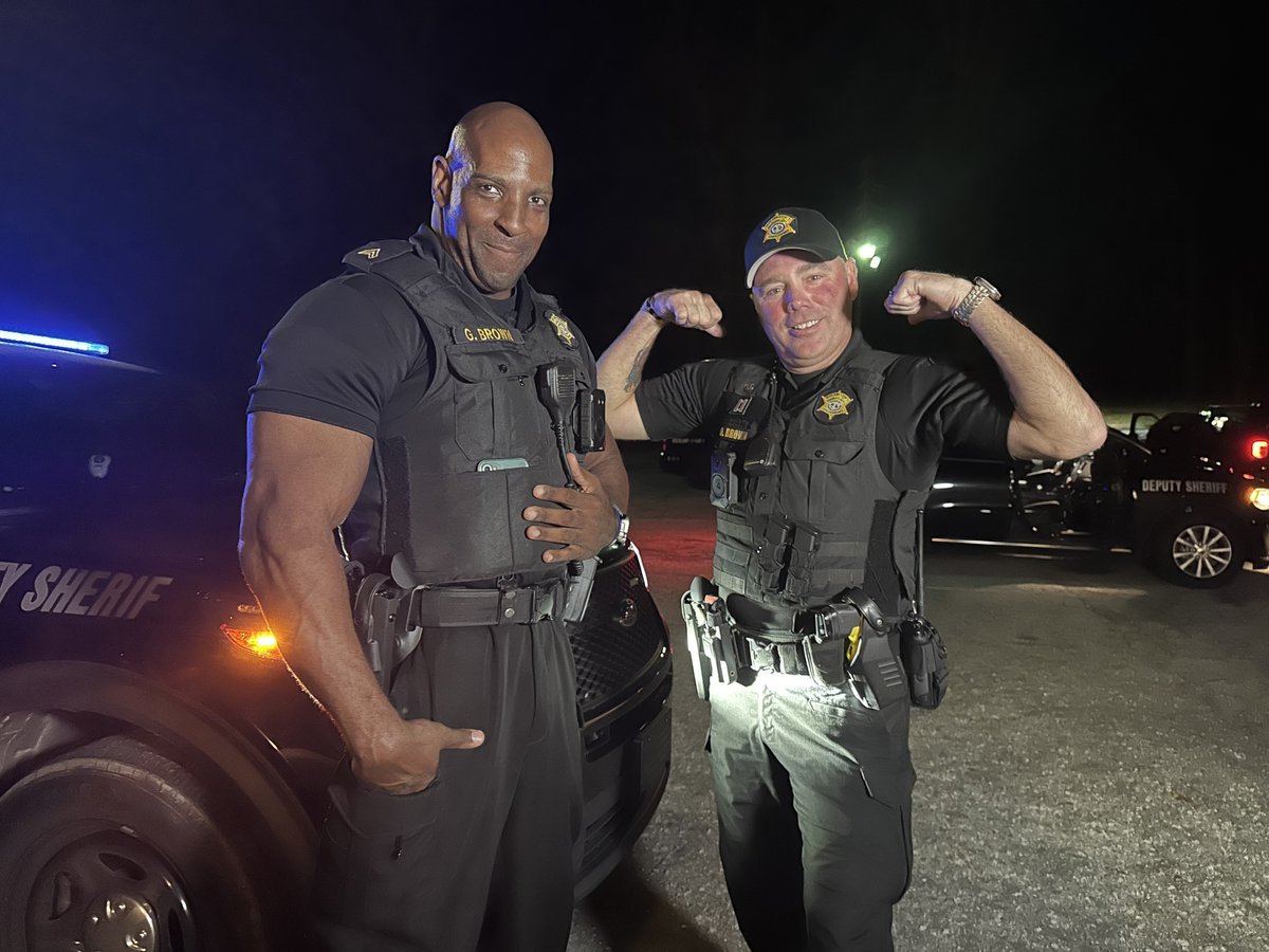 RCSD's tweet photo. Who needs #PaulTyson when you've got Spot the Differences with #BrownBrown? How many differences can you find in these 2 photos?
0-1: Need a little more training 🤷♂️
2-3: You're ready to get in the ring with @JakePaul 💪
4-5: You're ready to get in the ring with @MikeTyson 🥊 https://t.co/vY92Fwu9CI