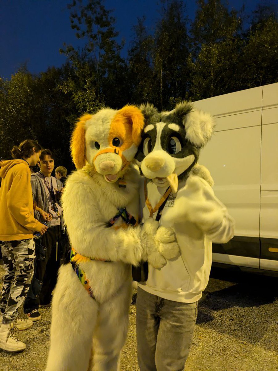 TobiDoggo's tweet photo. Found another cute Floppy Boy at #BFD15 OwO @faggmeier 

#FursuitFriday https://t.co/e3lVcp6mrF