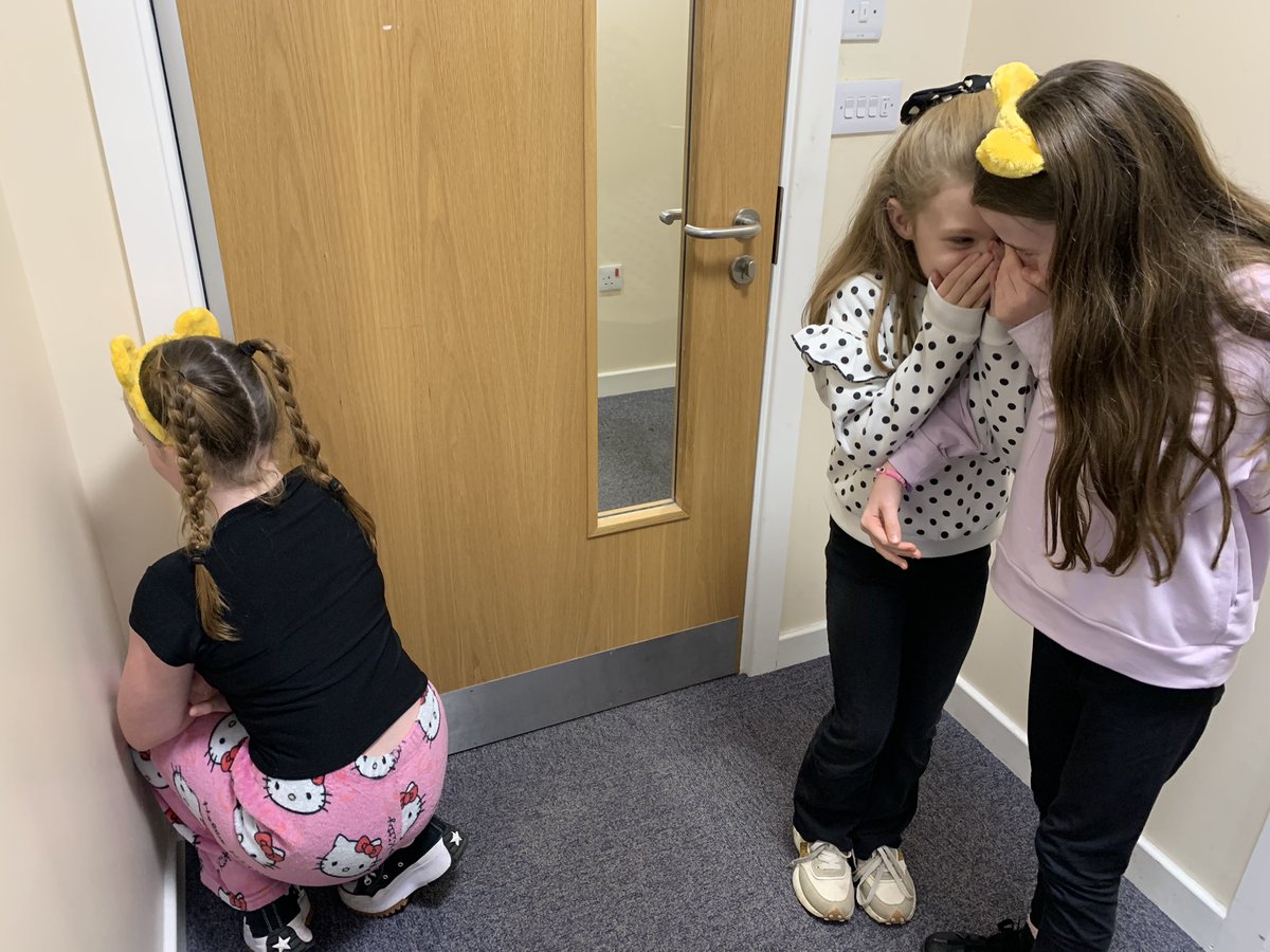 latimerprimary's tweet image. #ClassVL has been role playing and thinking about how to stamp out bullying. Working together to make change #AntiBullyingWeek
#LatimerPSHE