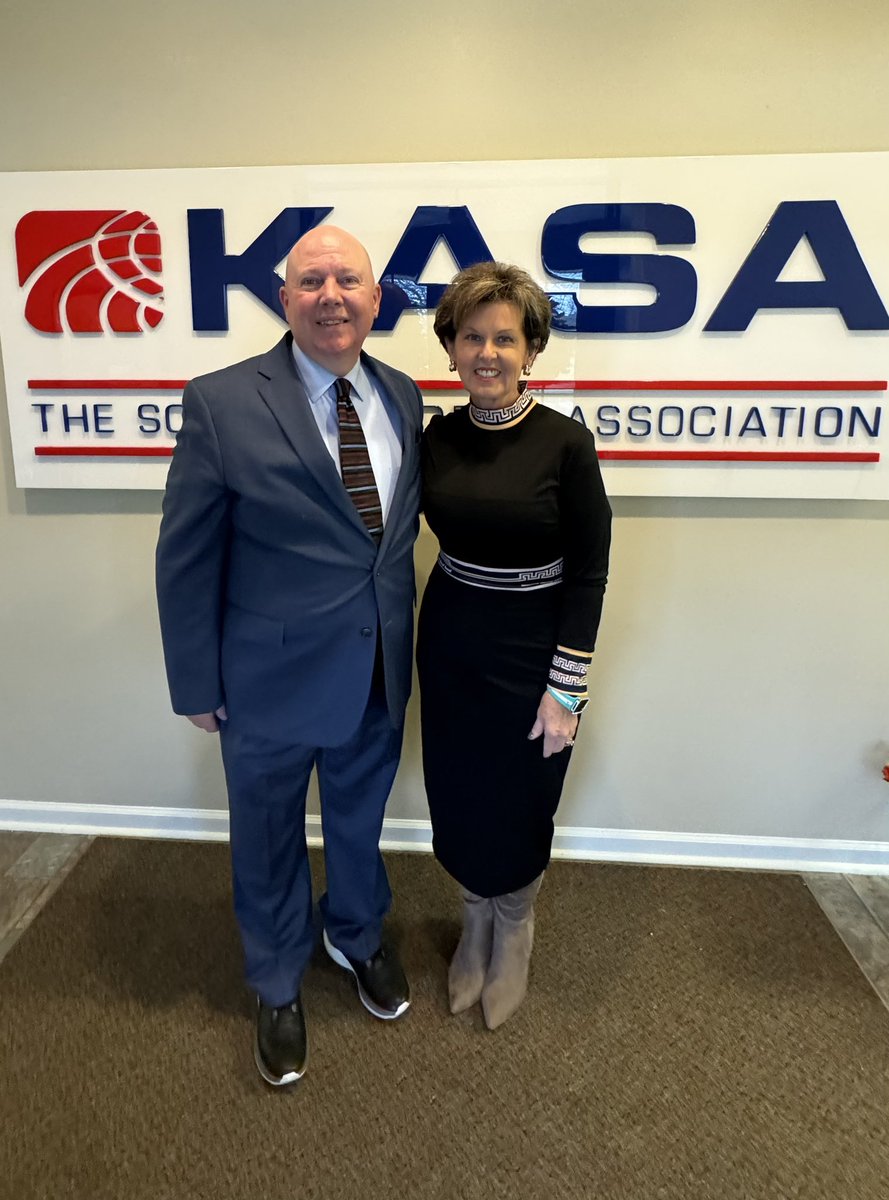 Dr. Michael Melton, supt. Lewis Co. shared his experiences and expertise in preparing to manage district operations with our KASA aspiring superintendents.