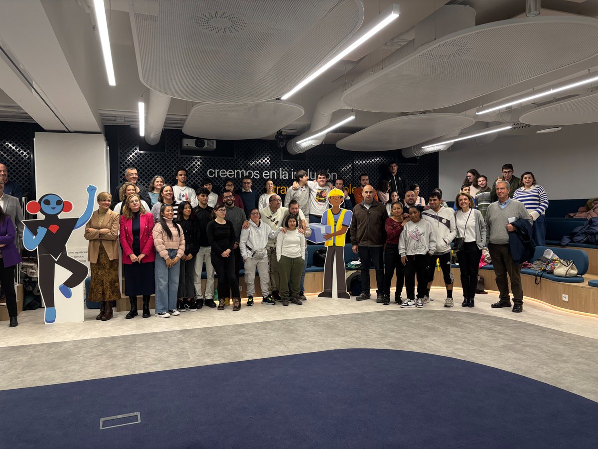 Afandice1's tweet photo. Entrega de Diplomas Escuela de Salud y Bienestar
@AfaniasAsociac @Randstad_es @ComunidadMadrid
@PlenaMadrid https://t.co/UUYZAgqsJD