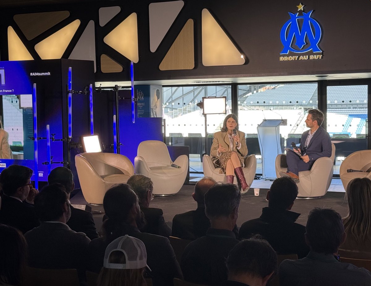 ClaraChappaz's tweet photo. Marseille voit l’IA en grand !🚀  Au Forum méditerranéen de l’IA avec @antoine_armand pour valoriser l'excellence des acteurs locaux de l'IA. @LaTribune @LaPlateformeIO   Votre rôle est clé dans l’ambition que je porte pour faire de la 🇫🇷 une puissance de l’IA qui rassemble ! https://t.co/wHQKLTeXGq