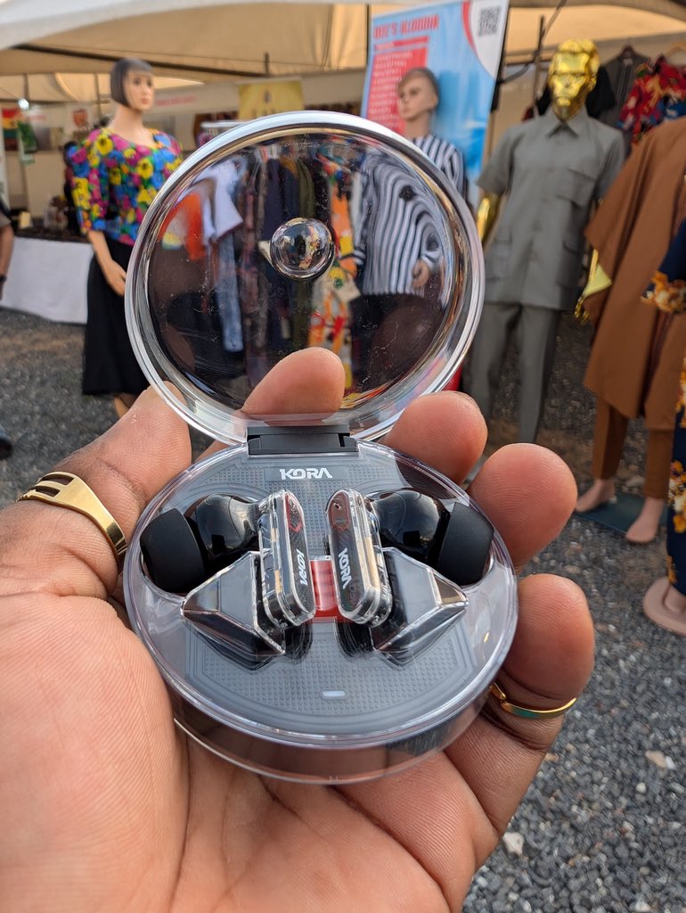 BannyTips's tweet photo. Who needs wires when youโve got #ZenPodPro? Wireless, seamless, and oh-so-perfect! ๐ฅ https://t.co/AK30qHlJ41 https://t.co/TSEIznBq3O