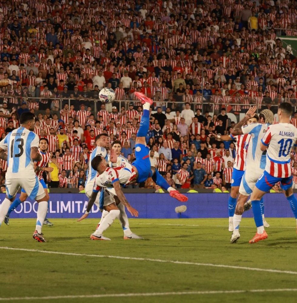 La foto de la semana.
Antonio Sanbria chilena vs Argentina. 🇵🇾💥