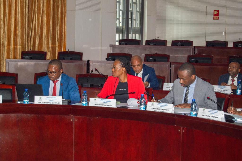 Hoy el Ministro #IvanBacale ha presidido la 1ª reunión del #consejodirectivo del nuevo equipo de Gobierno de <a href="/HaciendaGE23/">Ministerio de Hacienda y Planificación</a>. Se discutieron temas claves como el plan de choque para mejorar la gestión tributaria y el proyecto de ley de Carestía de Vida, entre otros.