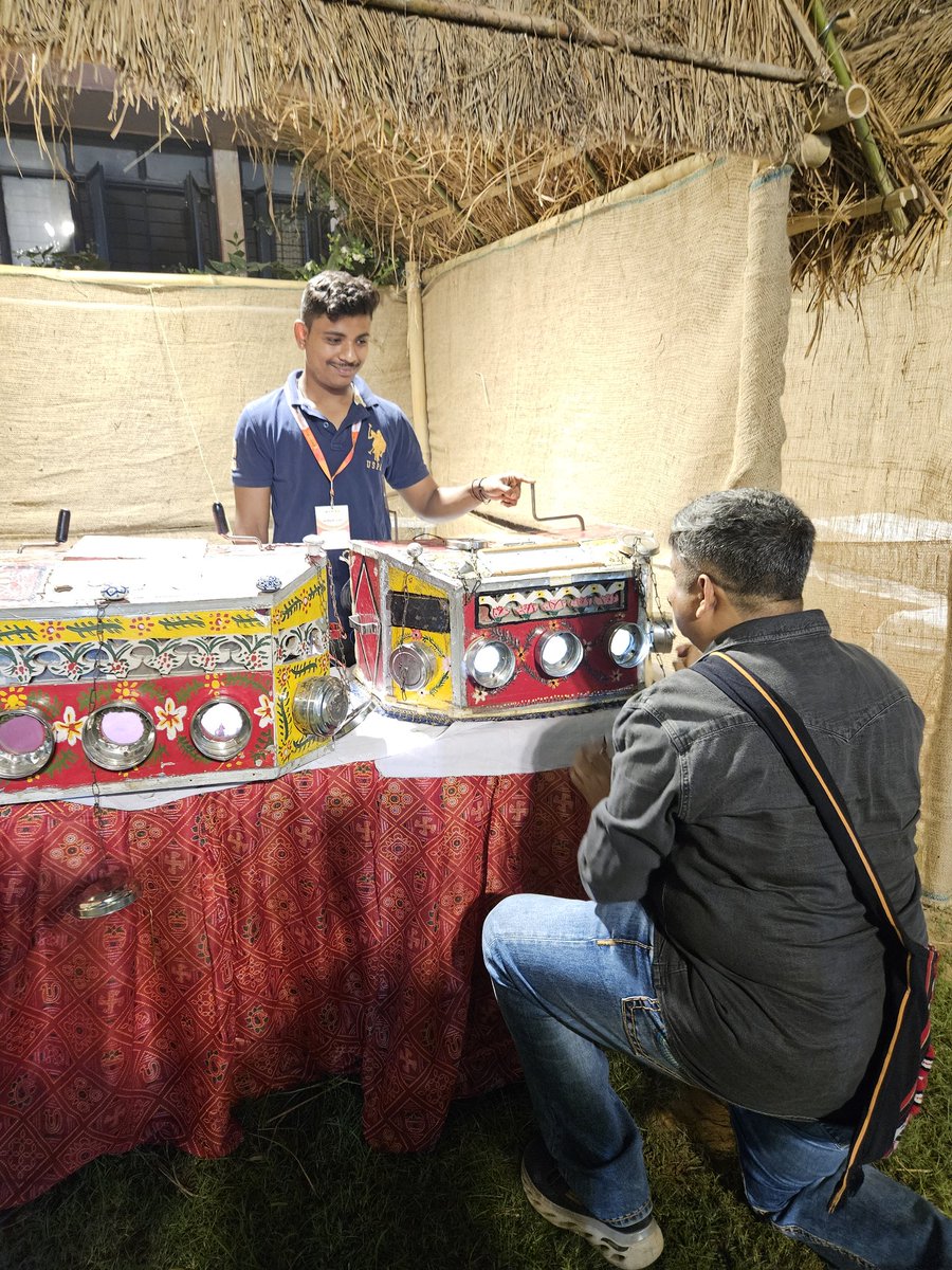 myvakil's tweet photo. Many thanks for organising such a wonderful #tribal fest at Lucknow. Relived our childhood watching #GulaboSitabo, #Biscope at #Bhagidari utsav showcasing the heritage and culture of tribes of India and also #Lucknow loved it @asimarun https://t.co/Mtoyi4SxqR