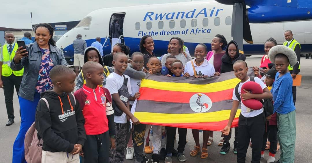 MukiibiR16955's tweet image. Big dreams, small packages! 🤖 From Uganda to Tanzania, these kids are proving that age is no limit to innovation. Best of luck @YoungEngneersUG in designing sustainable cities! 
@RugyendoQuotes #YoungInnovators #RoboticsUganda #EngineeringForKids