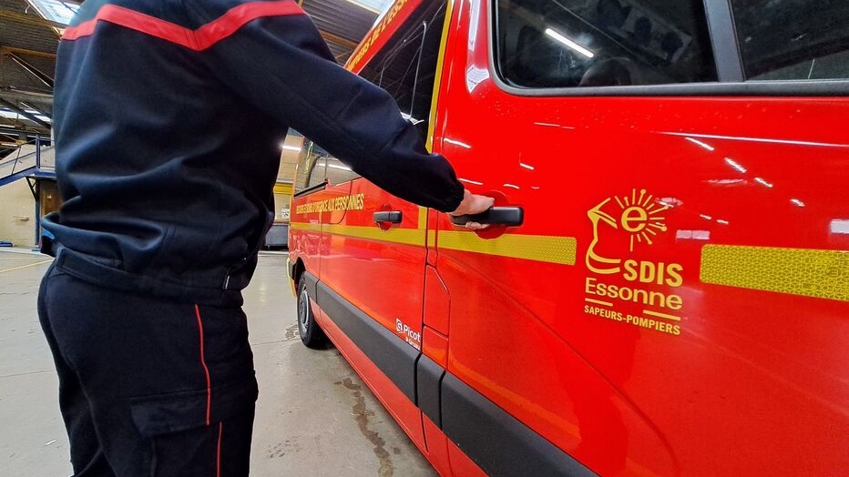 info_Paris_IDF's tweet photo. 🔴 FLASH - #Essonne : Un jeune de 20 ans est mort #poignardé dans une cave.
👉 Les faits se sont déroulés dans la nuit de jeudi à vendredi, au quartier du Bois-des-Roches à #SaintMichelSurOrge. Cinq personnes ont été interpellées. (Lp) #IDF https://t.co/zTrvGLqcu5