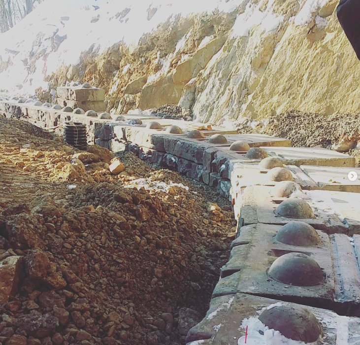 Remember how fun it was to play with Lego blocks as a kid? Well installing Redi-Rock® retaining walls is like that... on a much larger scale!
@tompkins_excavating #redirockinternational #redirock #retainingwalls