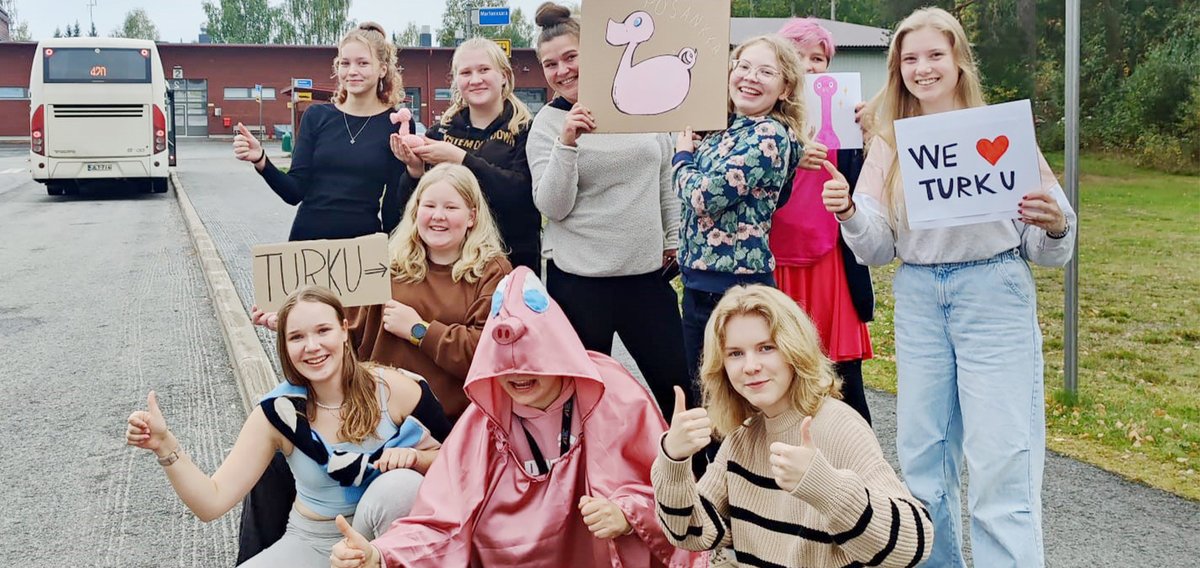 Turun kaupungin viestintään saapui syksyllä yllättävä yhteydenotto pienen Polvijärven kunnan yläkoulun käsityön ja kuvataiteen opettajalta, joka kertoi oppilaidensa fanittavan Posankkaa ja haaveilevan luokkaretkestä Turkuun oikean Posankan luo.… dlvr.it/TGC4vH #Turku