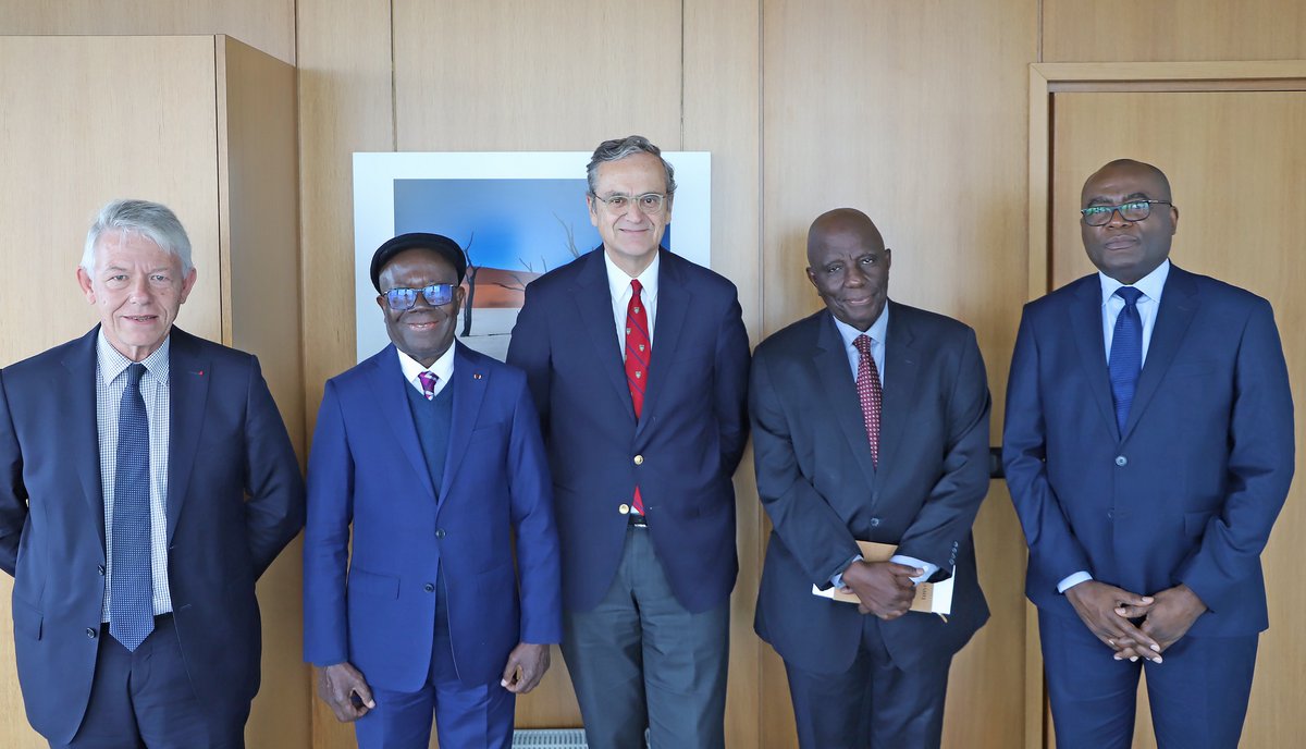 OfficielRefram's tweet image. En marge de la #JeA2024 du 14 novembre 2024, @romaistre, président de l&apos;@Arcom_fr et du @OfficielRefram, recevait au siège de l&apos;Arcom une délégation du #CSLC de République du Congo, conduite par son président, Philippe MVOUO.