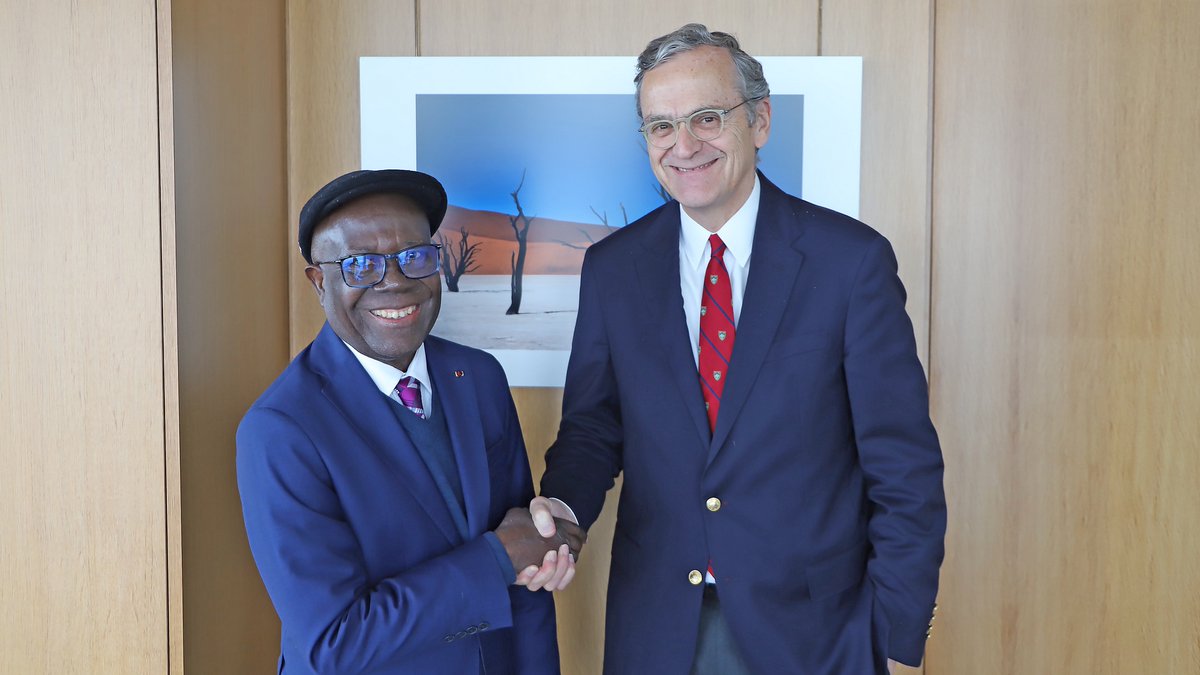 OfficielRefram's tweet image. En marge de la #JeA2024 du 14 novembre 2024, @romaistre, président de l&apos;@Arcom_fr et du @OfficielRefram, recevait au siège de l&apos;Arcom une délégation du #CSLC de République du Congo, conduite par son président, Philippe MVOUO.