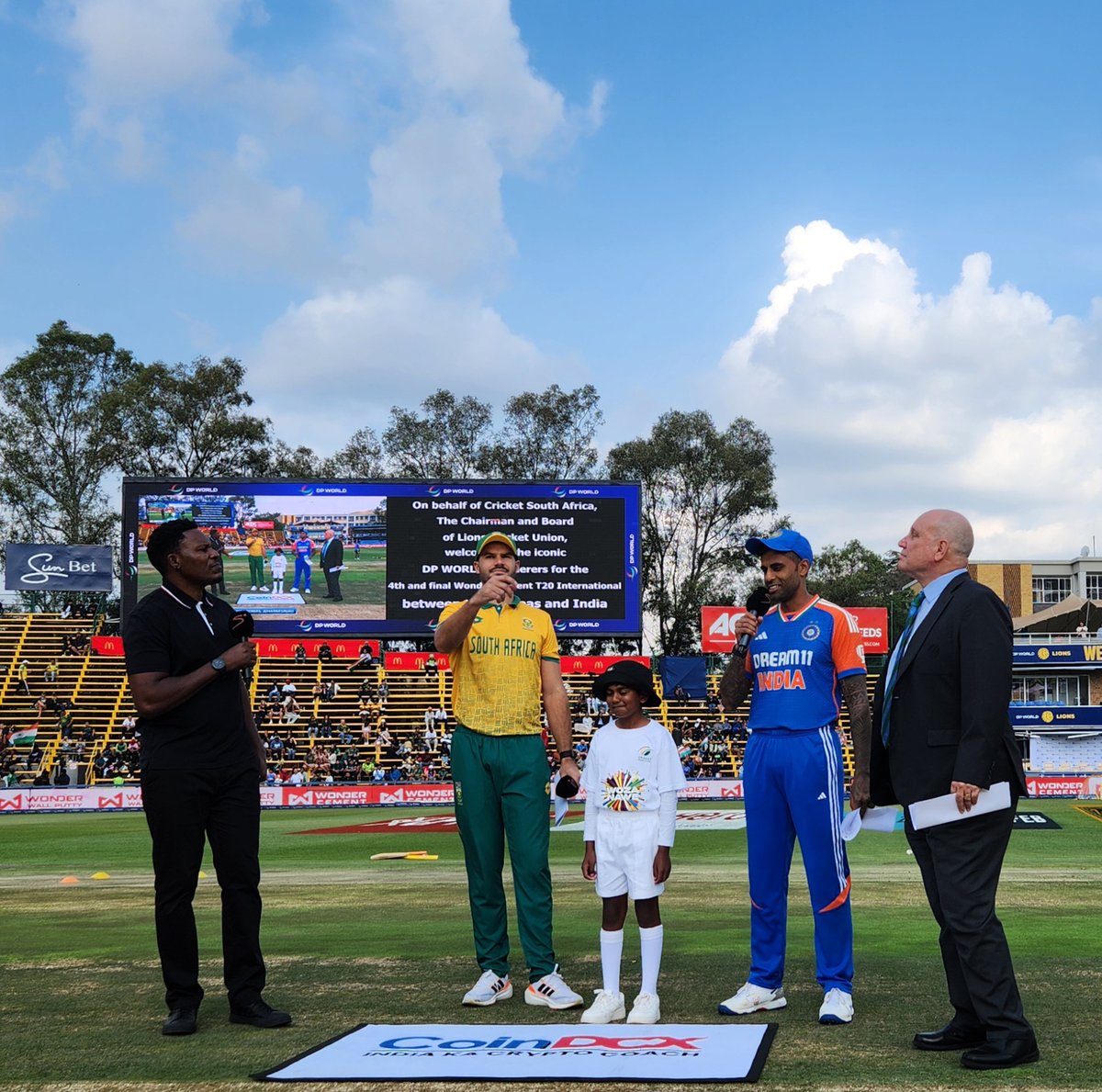 BCCI's tweet photo. 🚨 Toss Update 🚨

Captain @surya_14kumar wins the toss and #TeamIndia elect to bat in the final T20I 👌👌

Live - https://t.co/b22K7t9imj

#SAvIND https://t.co/8WWKoVMRpZ
