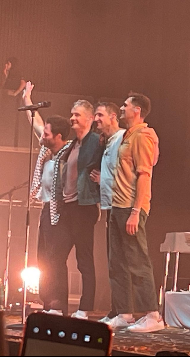 KEANERS_ARG's tweet photo. No se puede describir con palabras lo que vivimos anoche en el Arena!!! 
Noche soñada! Única!! Con ese amor incondicional de fans argentinos/banda❤️ que solo nosotros conocemos! Gracias por tanto ⁦@keaneofficial⁩
⁦@Richard_H⁩ Tim, Tom &amp; Jesse ❤️ https://t.co/N0bF2F4uWo