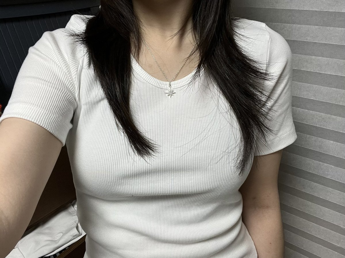 #제품제공

우지개(<a href="/woojigae_/">𝐰𝐨𝐨𝐣𝐢𝐠𝐚𝐞:)</a> )에서 목걸이를 선물 받았어요! 

수익금의 일부가 유기동물에게 후원이 돼서 예쁜 목걸이도 사고 기부도 하고 일석이조…✨