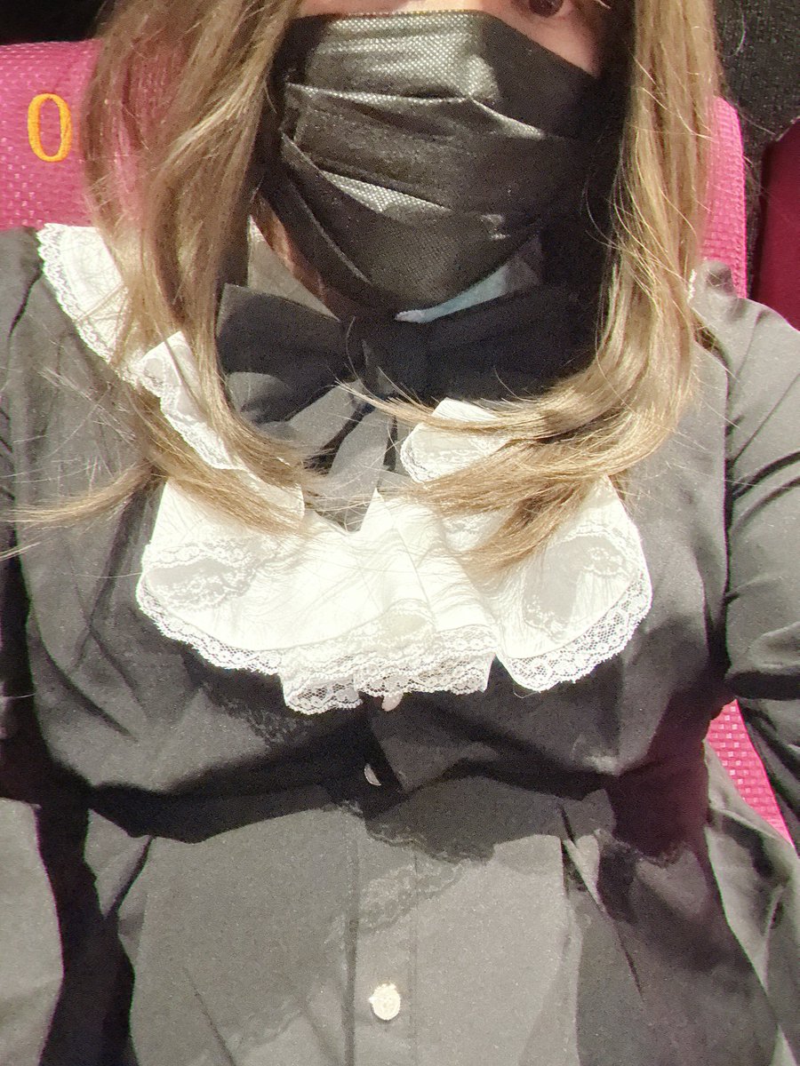 電影中🎬……
旁邊的人都不知道隔壁這個可憐的小偽娘
羞恥的前鎖🔒後塞呢😳

#貞操鎖