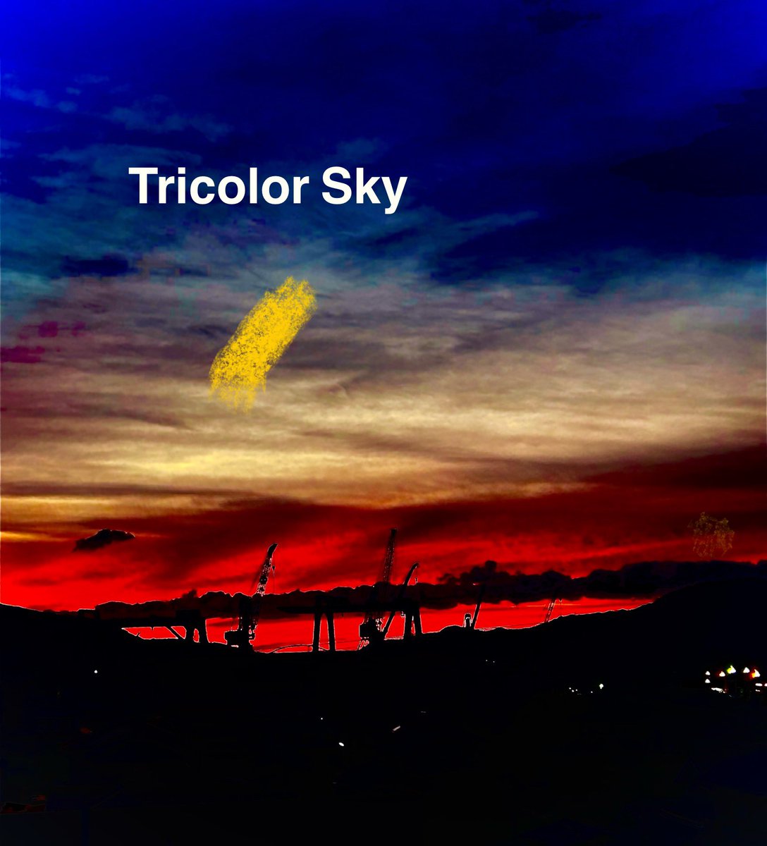 上空厚い雲有りでも今宵は明るいわな。
#満月 #スーパームーン