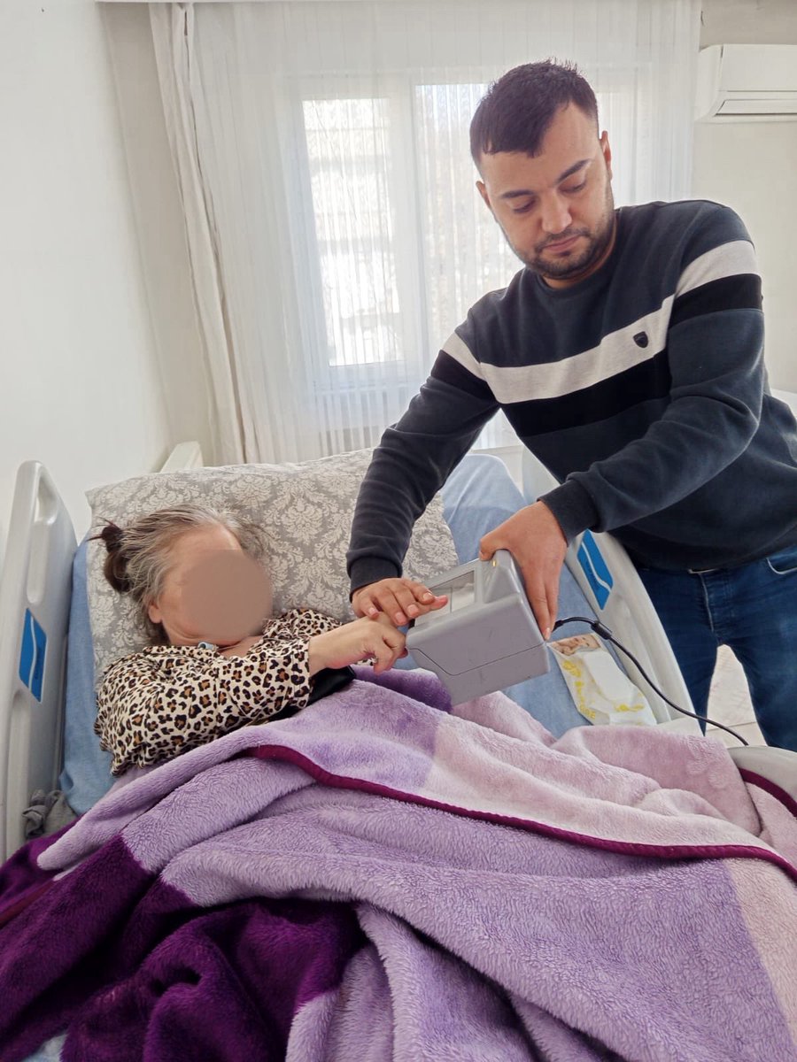 #AdresteNüfusHizmeti kapsamında mücbir sebeplerden ötürü Müdürlüğümüze gelemeyen vatandaşlarımıza adreslerinde nüfus hizmeti vermeye devam ediyoruz.

<a href="/TCNufus/">Nüfus ve Vatandaşlık İşleri Genel Müdürlüğü</a> 
<a href="/Yunus__ATAMAN/">Yunus ATAMAN</a> 
<a href="/yenisehirkym21_/">T.C Diyarbakır Yenişehir Kaymakamlığı</a> 
<a href="/cagriavci_/">ÇAĞRI AVCI</a> 
<a href="/diyarbakir_nvi/">Diyarbakır İl Nüfus ve Vatandaşlık Müdürlüğü</a> 
#HayatınızınHerAnında