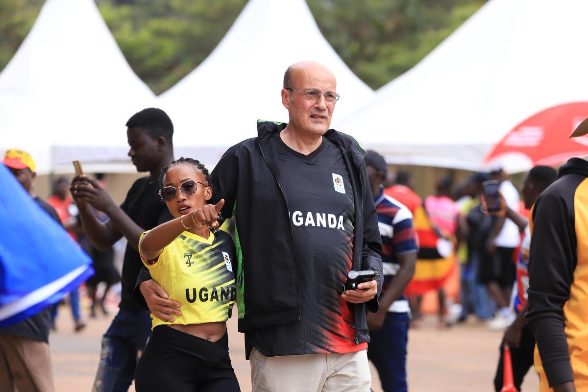 GalaxyFMUg's tweet photo. But how do they do it 🙈 https://t.co/qBkPqPuLu6