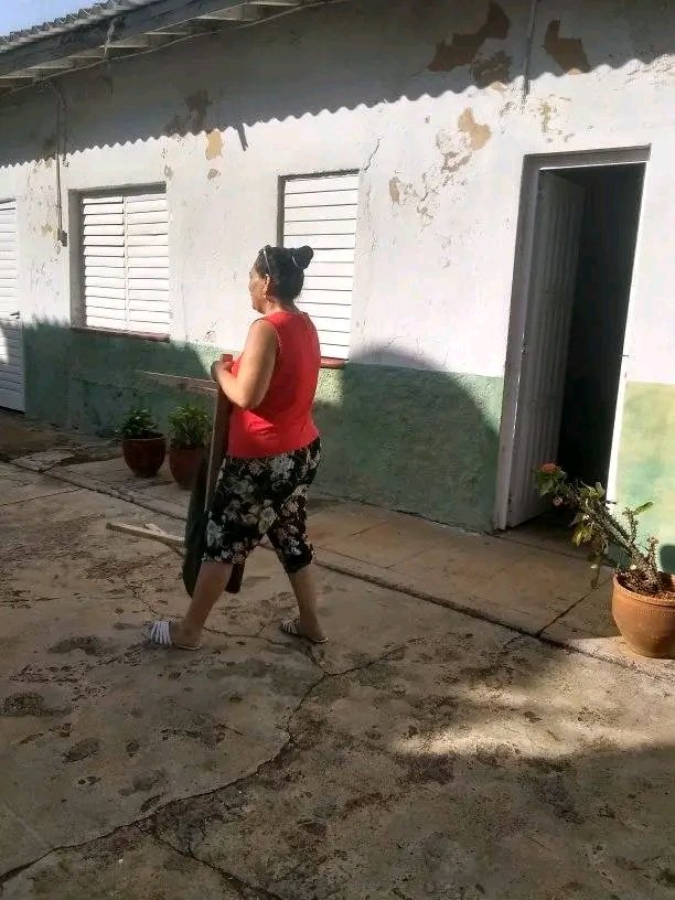 ComCAMSAB's tweet photo. Trabajadores de la Escuela Primaria Julio Antonio Mella del municipio San Antonio de los Baños ,trabajan sin descanso para reparar la institución para recibir a los educandos el próximo 18 de noviembre.
#DePieYCombatiendo 
#ArtemisaJuntosSomosMás https://t.co/wVNYAV4dr7