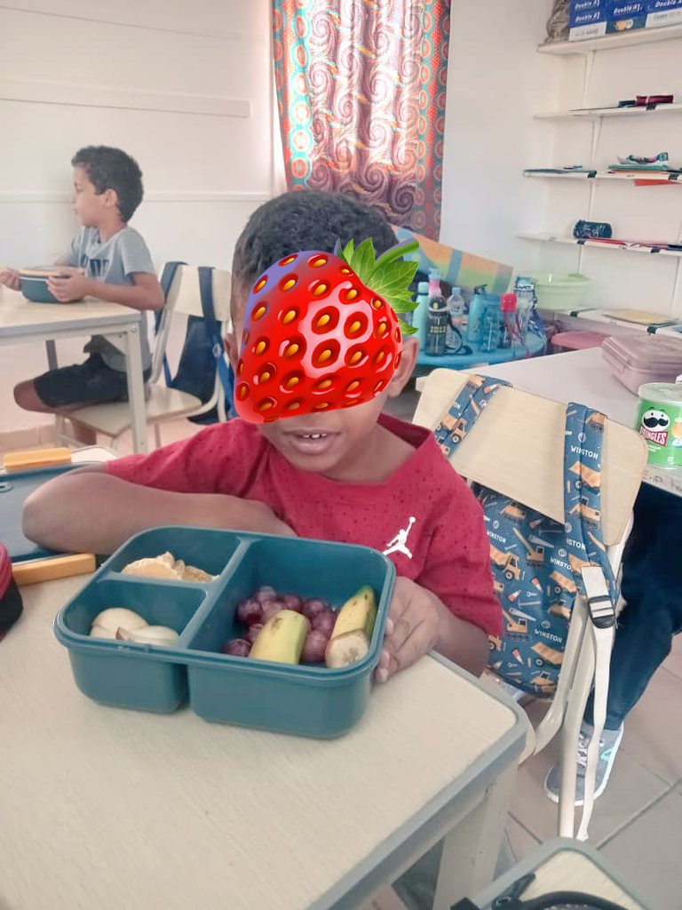 Cette semaine, nos élèves de CP ont demarré le projet "Goûtez des fruits et légumes !". Les enfants apporteront chaque lundi un goûter 100% fruits et légumes. 🍉🍎🥦🥕
Un grand bravo à nos élèves et aux parents, soucieux de l'alimentation des petits 💪