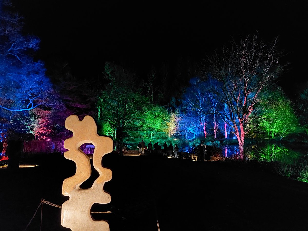 RHS_Rosemoor's tweet image. #RHSGlow is here - come in Nov &amp;amp; get 3-4-1
✨ Fantastic light &amp;amp; sound installations + family entertainment
😍 Incredible sculptures by UK artists illuminated on the longest route yet
🎄Magic of Christmas Food &amp;amp; Craft Fair
Book here rhs.org.uk/gardens/rosemo…
#visitdevon #visitexeter