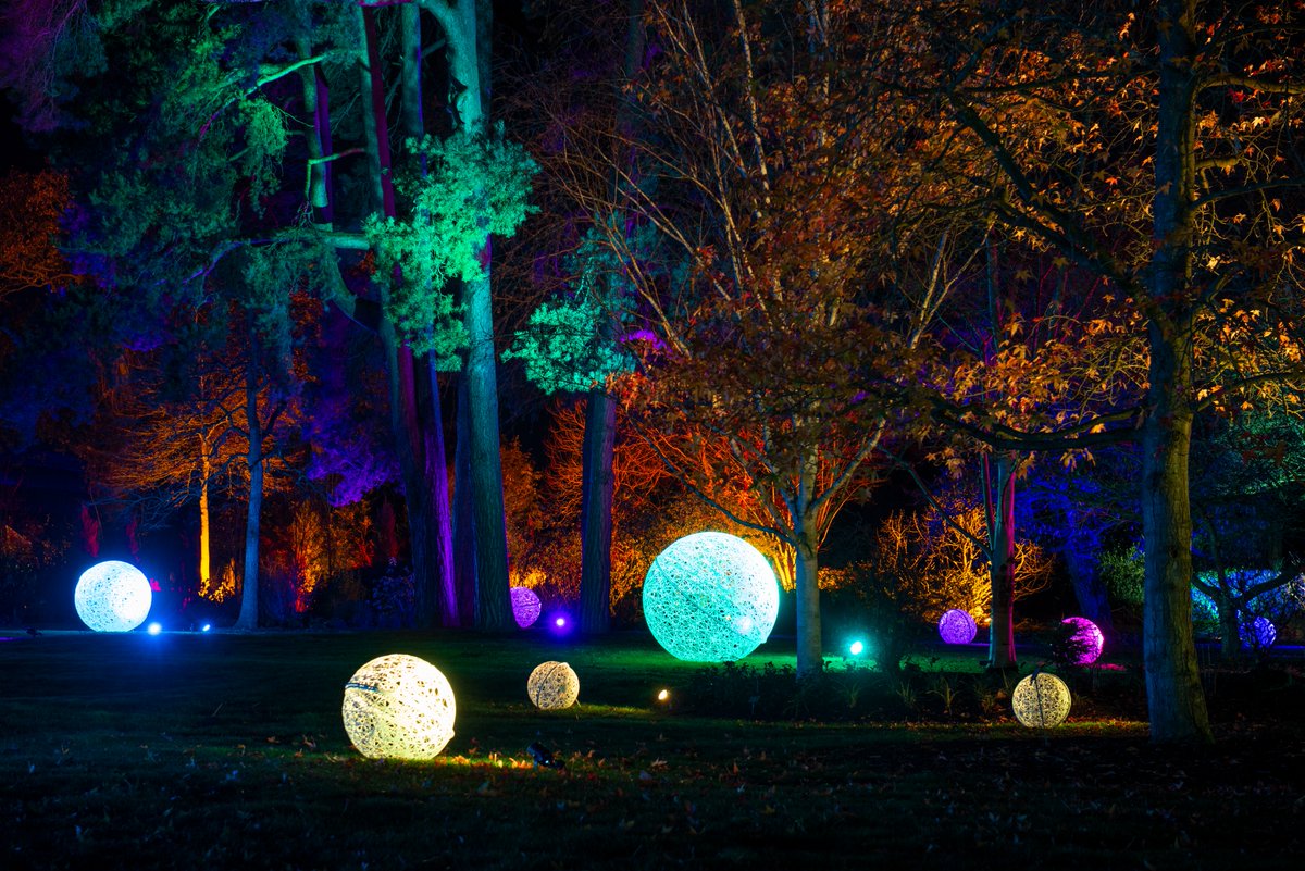 RHS_Rosemoor's tweet image. #RHSGlow is here - come in Nov &amp;amp; get 3-4-1
✨ Fantastic light &amp;amp; sound installations + family entertainment
😍 Incredible sculptures by UK artists illuminated on the longest route yet
🎄Magic of Christmas Food &amp;amp; Craft Fair
Book here rhs.org.uk/gardens/rosemo…
#visitdevon #visitexeter