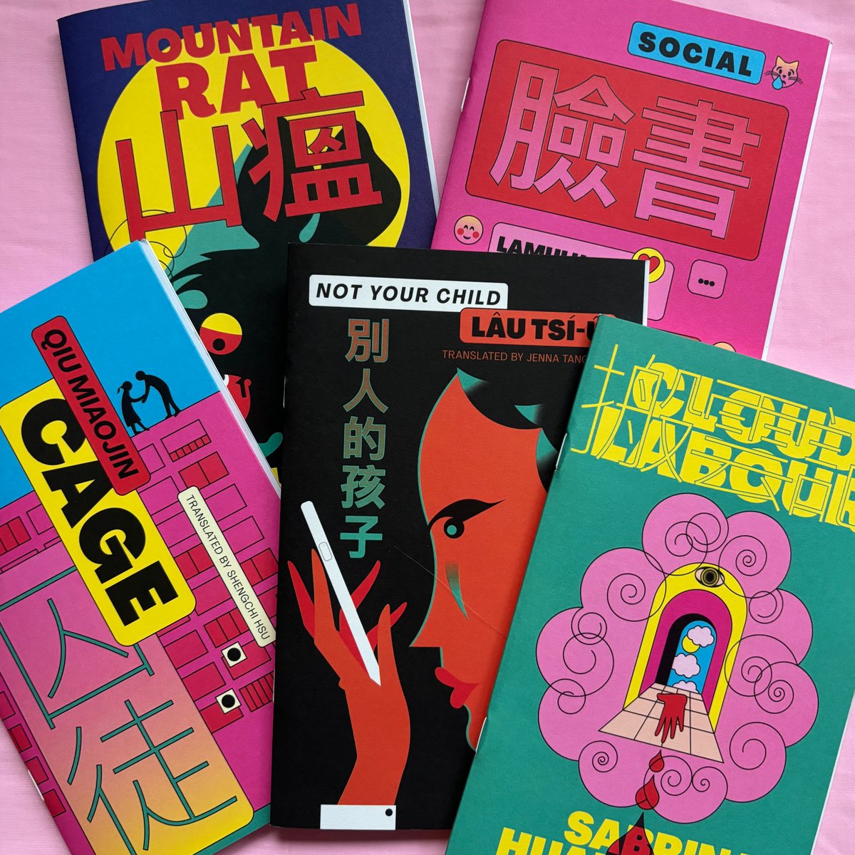 Strangers Press (@strangers_press) on Twitter photo LESS THAN A MONTH TO GO until the publication of our ká-sióng chapbooks!
Add them to your Goodreads and Xmas lists, and start getting excited!
<a href="/jennathesoup/">Jenna Tang (she/her)</a> @brambrella <a href="/tonyutengwei/">Yu Teng-wei</a> <a href="/linkinglionking/">Lin King 金翎</a> <a href="/CulturalTaiwan/">Ministry of Culture 🇹🇼</a> <a href="/uniofeastanglia/">UEA</a> <a href="/NorwichUniArts/">Norwich University of the Arts</a> <a href="/WritersCentre/">National Centre for Writing</a> <a href="/JeremyTiang/">Jeremy Tiang</a> LESS THAN A MONTH TO GO until the publication of our ká-sióng chapbooks!
Add them to your Goodreads and Xmas lists, and start getting excited!
<a href="/jennathesoup/">Jenna Tang (she/her)</a> @brambrella <a href="/tonyutengwei/">Yu Teng-wei</a> <a href="/linkinglionking/">Lin King 金翎</a> <a href="/CulturalTaiwan/">Ministry of Culture 🇹🇼</a> <a href="/uniofeastanglia/">UEA</a> <a href="/NorwichUniArts/">Norwich University of the Arts</a> <a href="/WritersCentre/">National Centre for Writing</a> <a href="/JeremyTiang/">Jeremy Tiang</a>