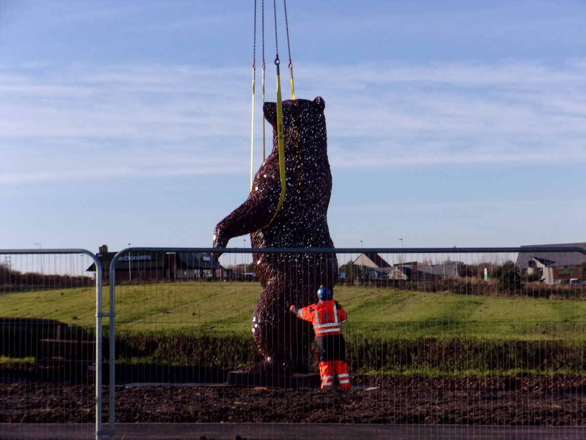 Dunbar_Bear's tweet photo. Dear fans: I hope you don't mind a little reminder that next week Tue 19 Nov will be my 5th birthday!

Would you believe it? A stange sort of bear, who only arrived in bits is about to mark 5 years. Has it worked? Do the people of Dunbar love me? Do come and say hello next week! https://t.co/2moNxQFQ74