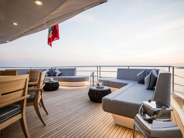 RoyaleOceanic's tweet photo. 😎 Private charter this Sunseeker 40 - meter yacht. The attention to detail in the design with stunning interiors with an eye catching exterior is just the cherry on the cake! 🍰  Bursting with luxury this Sunseeker yacht is a must to be seen on 🤩
#mediterraneansea #familyYacht https://t.co/M1rtXDruCD