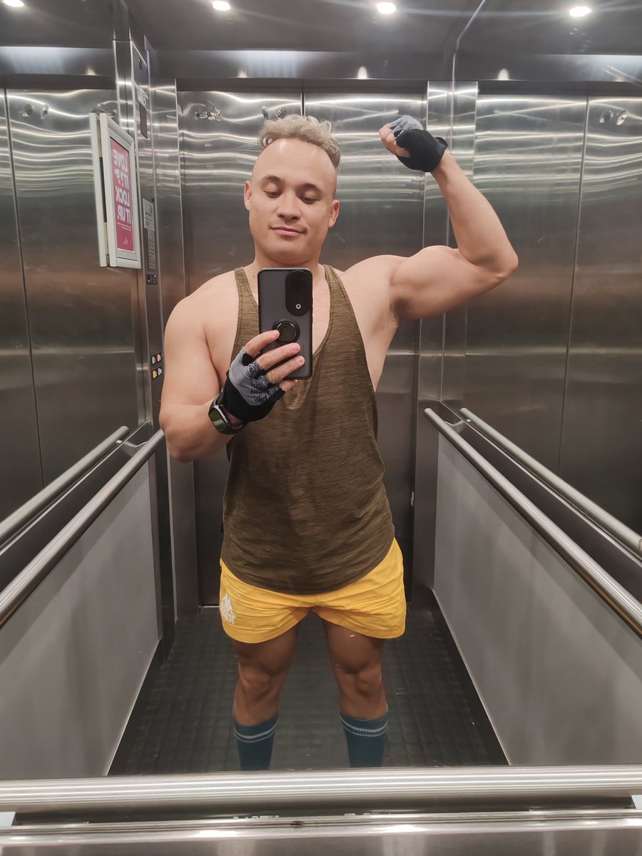 cecil_daniels's tweet photo. That was kurough. Gyming when you half asleep. But no pain no gain 😏💪🏼 😻 #excercisedaily #fitguy #fitguys #bodygoals #fitness #fitnessmotivation #instafit #instafitness #weighttraining #weights #bodygoals #gymdone #workout #myfitnessjourney #legdayworkout #gymdone https://t.co/pJ02DtCKOB
