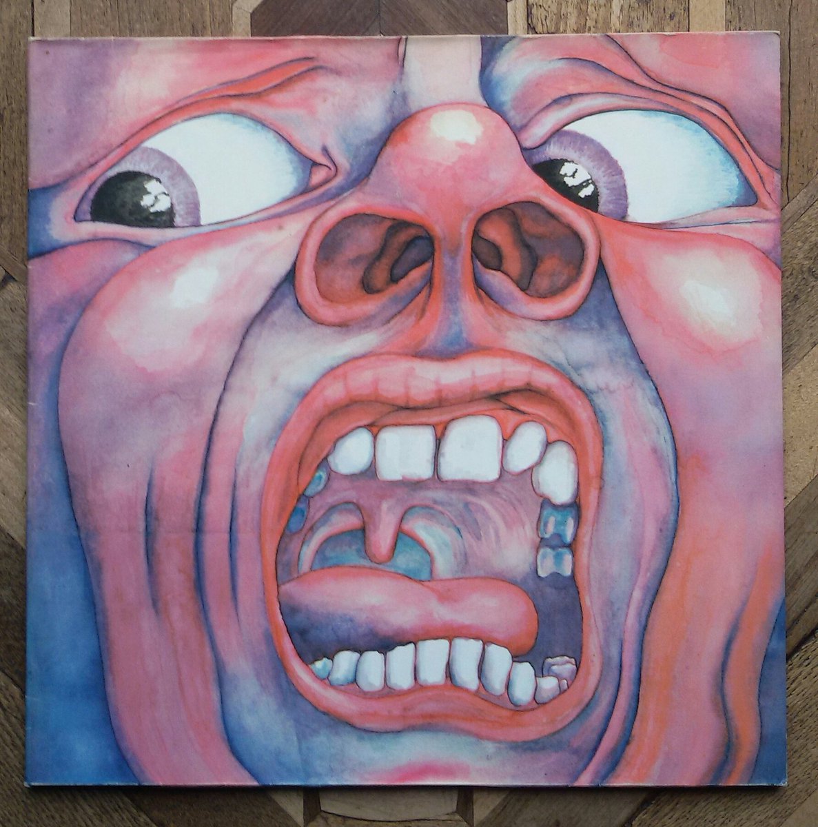 ComplicatedElke's tweet photo. #NowPlaying
"In The Court Of The Crimson King" by
KING CRIMSON of 1969
A milestone in progressive Rockmusic
#Rock #ProgRock #Progressive
#InTheCourtOfTheCrimsonKing
#ITCOTCK
#KingCrimson
#PeterSinfield
R.I.P. Peter Sinfield 🖤
. https://t.co/h6lupe0YVw