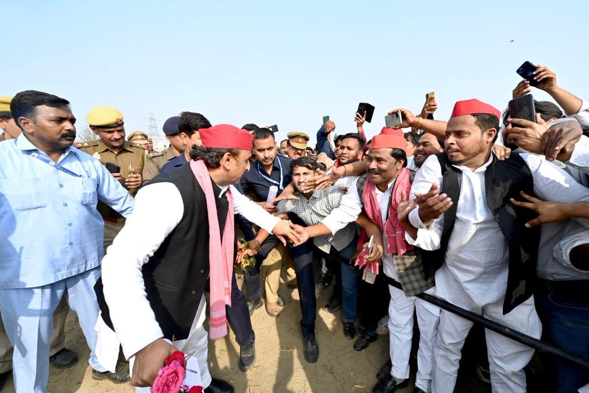 yadavakhilesh's tweet photo. https://t.co/SsJ9qVcnpH