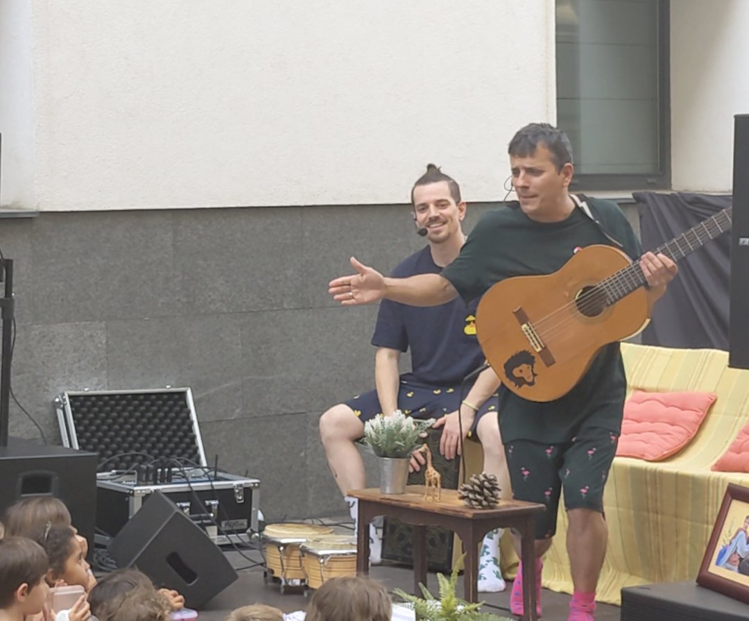 Ieep Família! Demà a les 12h #CANRUMBA a les Ffmm de la Sagrera. Plaça Masadas. Vinga!!