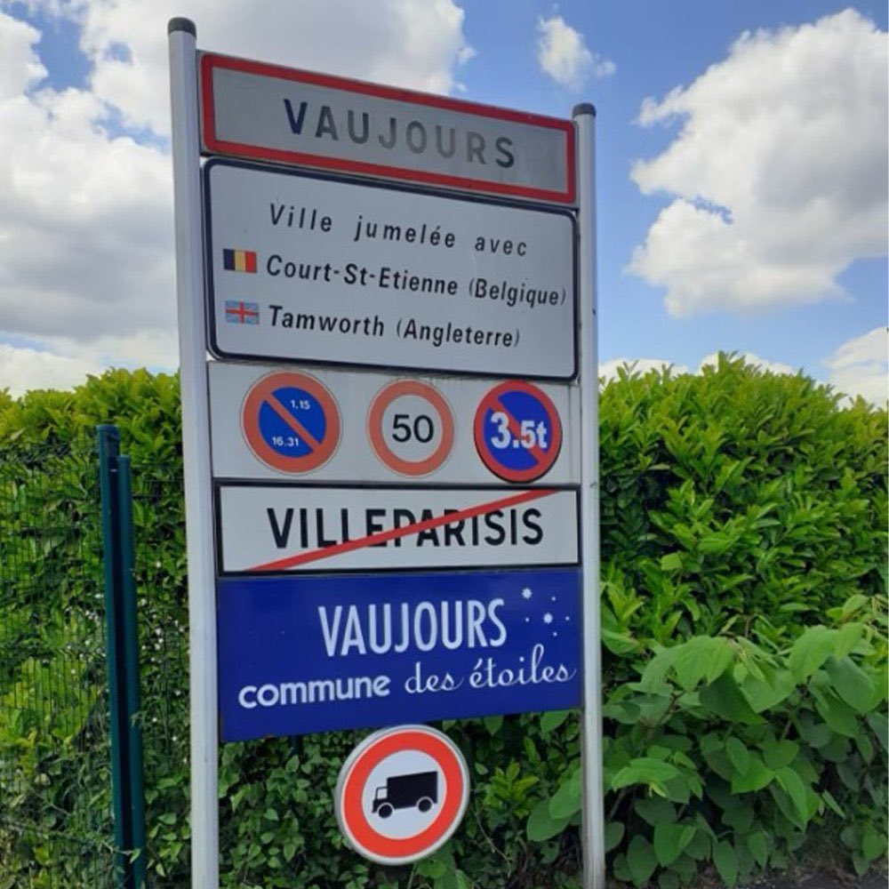 MarcHillman2024's tweet photo. #VendrediLecture
D’après un roman de Raphaëlle Billetdoux.
Mes nuits sont plus belles que… https://t.co/79TZnh6DLf