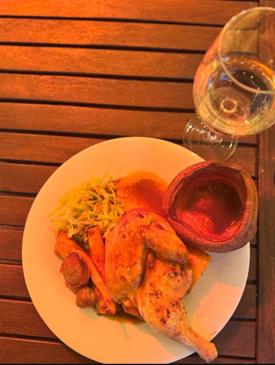 GreyhoundH's tweet image. Our roast chicken is a feast for the eyes and the taste buds 🍗 golden, juicy, and absolutely massive - this is one meal you don’t want to miss 🍂🤩

@berkmann_wine @youngspubs #sundaysorted