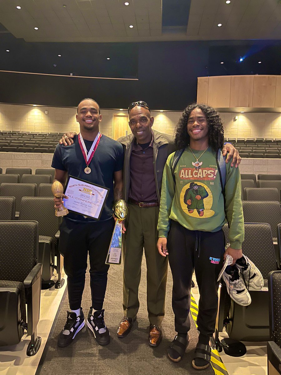 I’m happy to say over the 4 years of hard work and dedication I’m happy to receive 

Team MVP
3x All Conference 
2x Defensive of MVP

None of this is possible without my family , my coaches , and the ones watching over me 🙏🏽💜
 <a href="/DeepDishFB/">DEEP DISH FOOTBALL</a> <a href="/AllenTrieu/">Allen Trieu</a> @<a href="/EDGYTIM/">Timothy “EDGYTIM” OHalloran</a> <a href="/PrepRedzoneIL/">Prep Redzone Illinois</a>