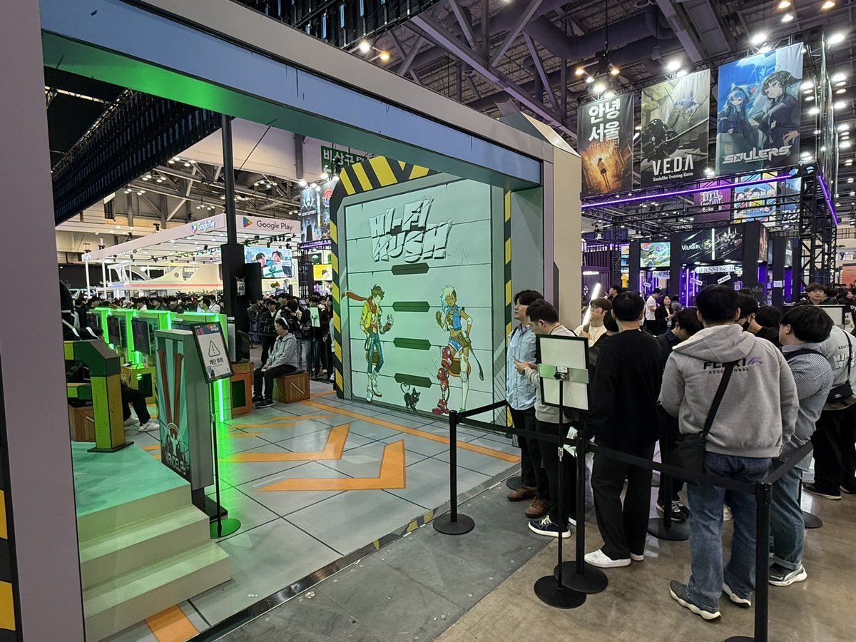 ega1002's tweet image. Day 2 끝!!!
こんなに並んでくれるものなんだ開発者本人たちが一番びっくりする不思議な2日間でした。
目の前でユーザーのプレイが見れて、実際の熱量を感じられて有難く、幸せで、
このために、がんばっている、と改めて自問できた時間でした。

#GSTAR2024 
#Krafton 
#TangoGameworks 
#HiFiRush