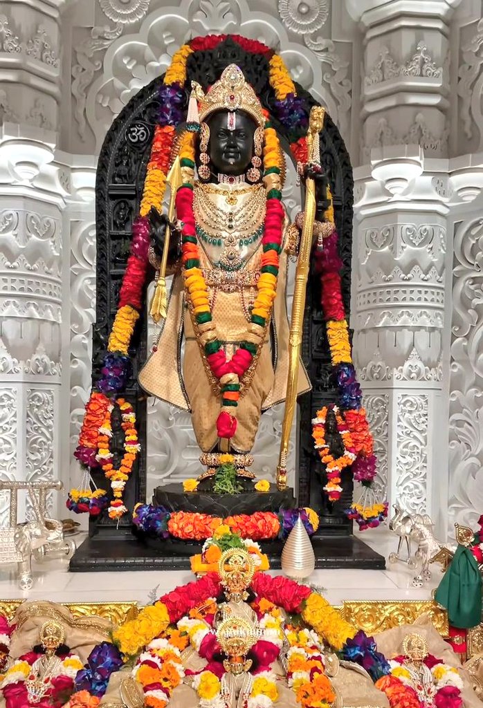 RamJanmbumi's tweet photo. "सत्य और धर्म का मार्ग कठिन है, परंतु यही मार्ग सच्चे सुख का है।"

देव दीपावली पर सरकार श्री राम दिव्य दर्शन https://t.co/eKDl9xGDHP