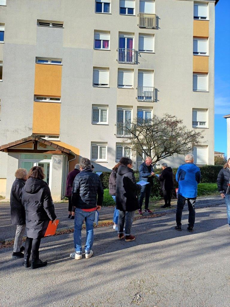 Diagnostic en marchant à la Cité Bellevue de Glane à l'initiative du Conseil de Concertation Locative de <a href="/stjuhabitat/">Saint-Junien Habitat</a> . Les résidences de l'office notées par les locataires et les partenaires pour une amélioration en continu du patrimoine et des abords